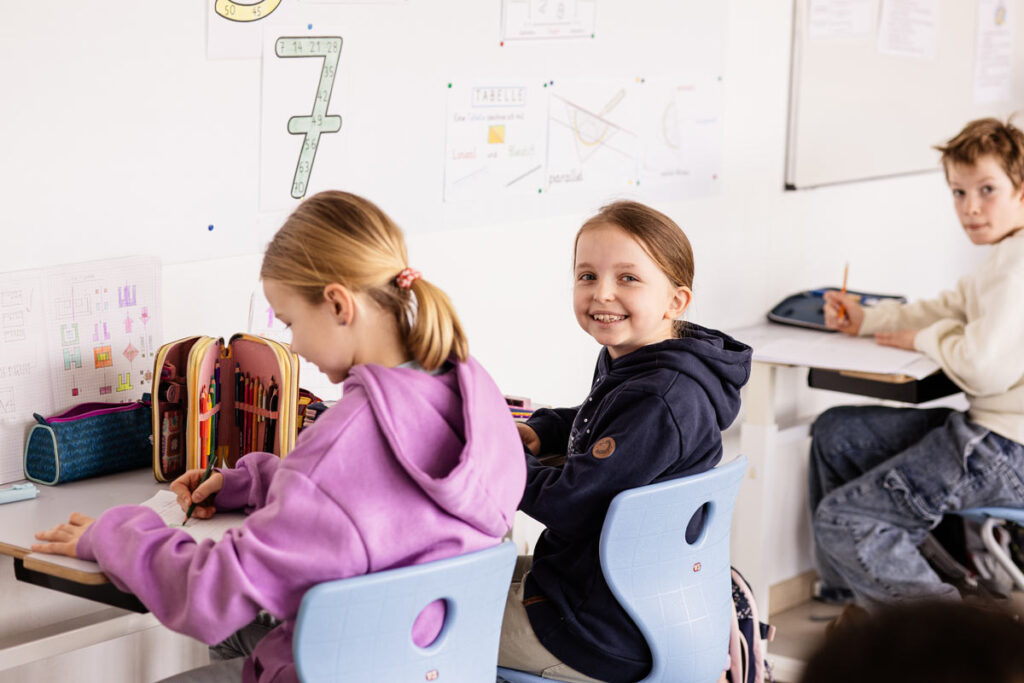 Kinder lernen und arbeiten gemeinsam im Ganztag der katholischen Grundschule Celle.