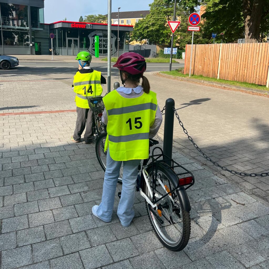 Fahrradprüfung an der Katholischen Grundschule Celle